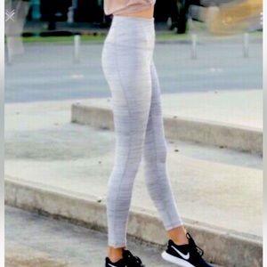 ZELLA LIVE IN LEGGINGS NWT